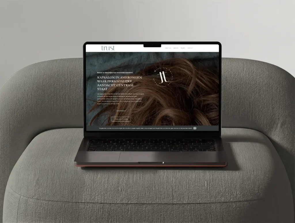 website van Kapsalon Trust op laptop en telefoon, webdesign door FinePixels